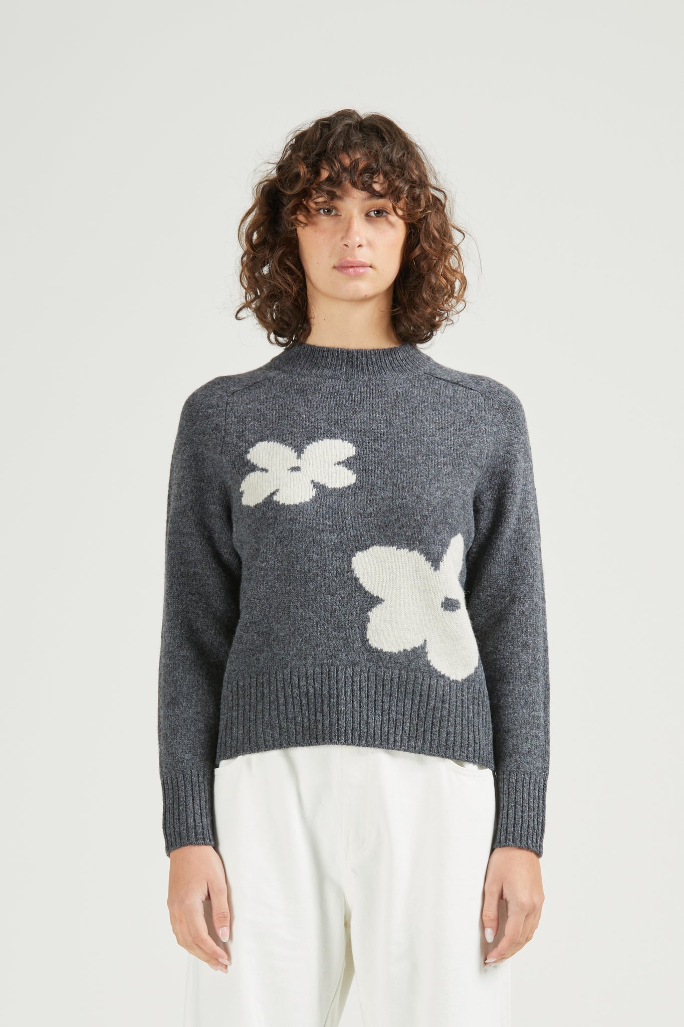 Flower Saddle Neck, Cropped, Charcoal