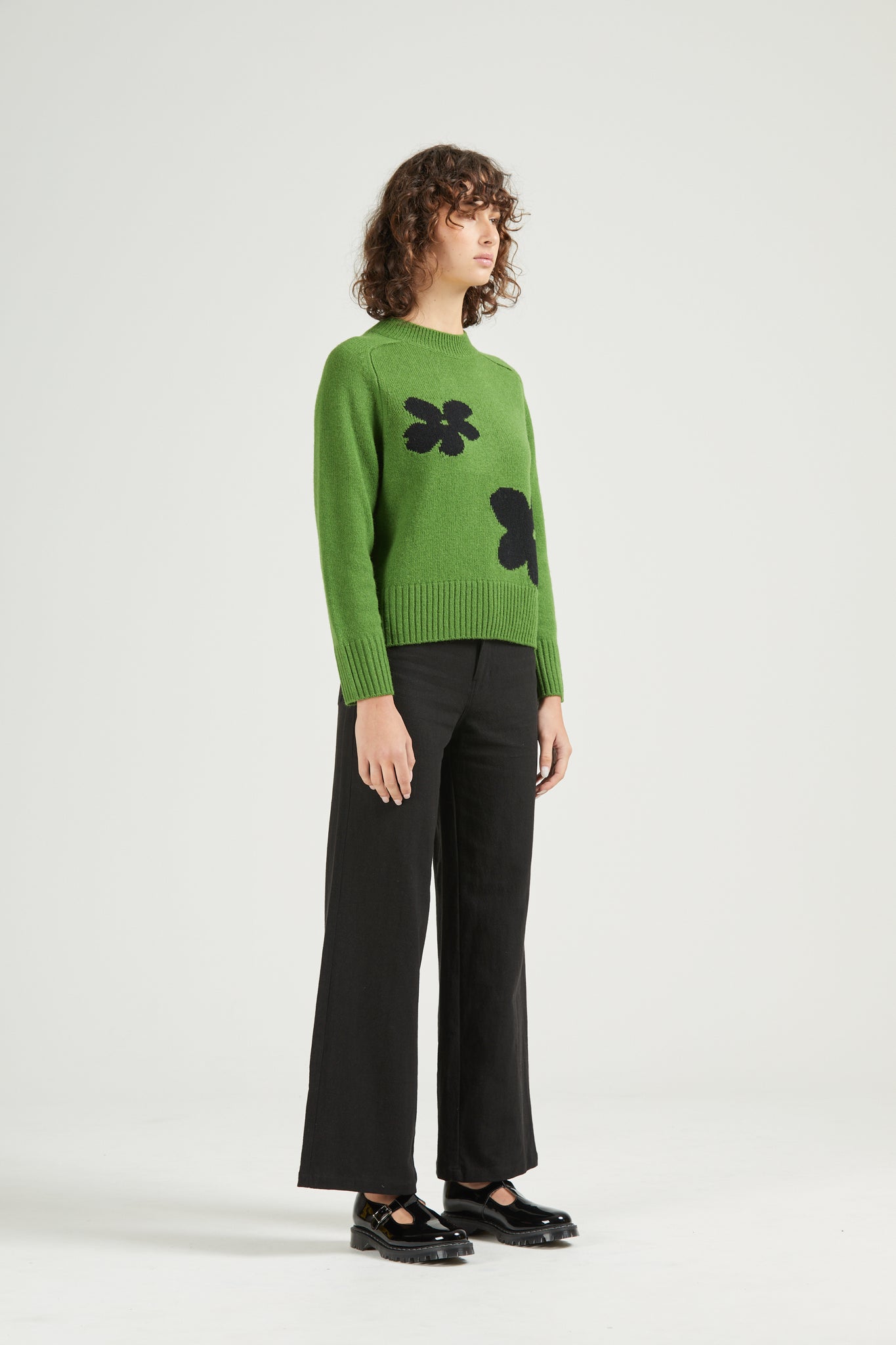 Flower Saddle Neck, Cropped, Fern