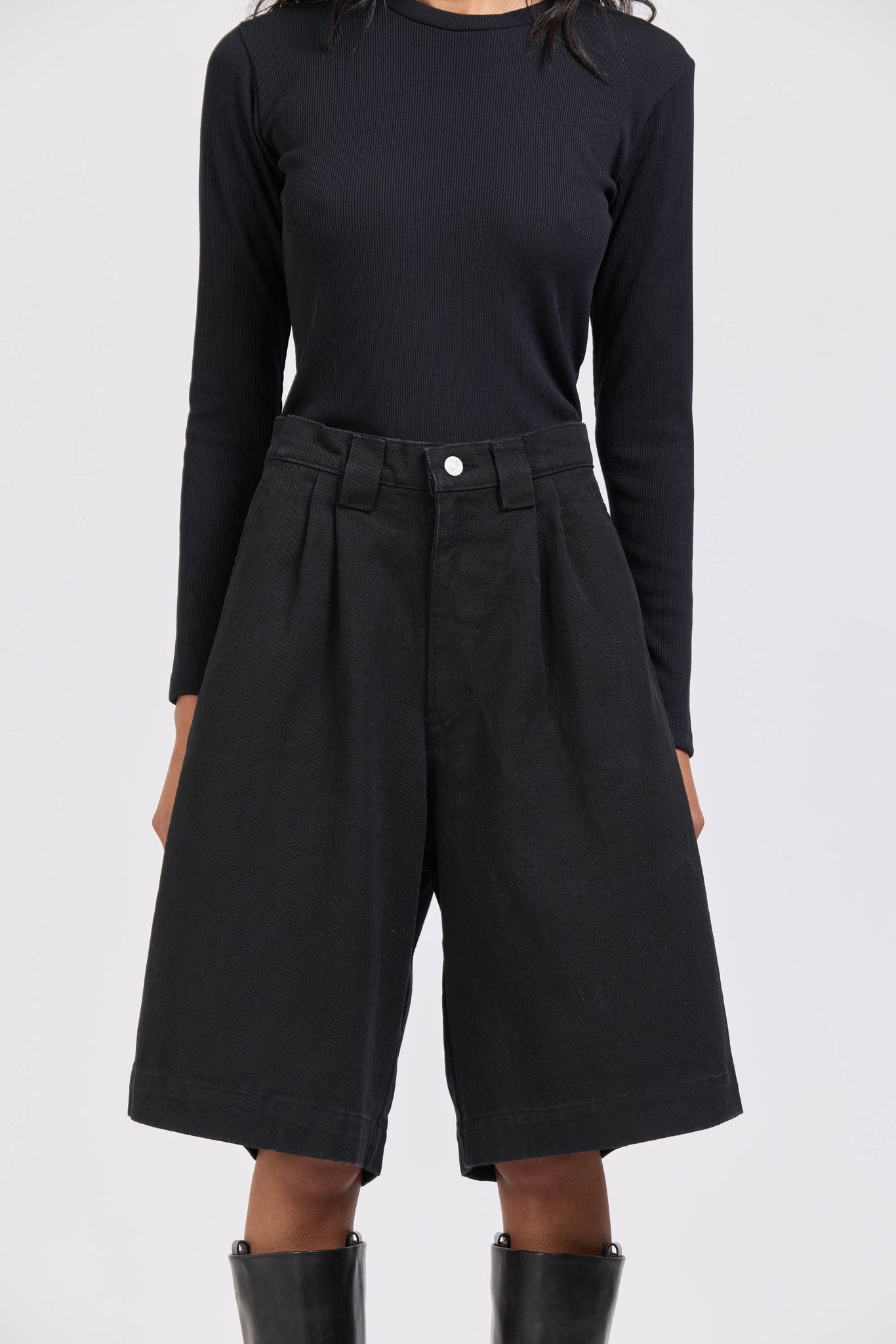 Port Short, Black Denim