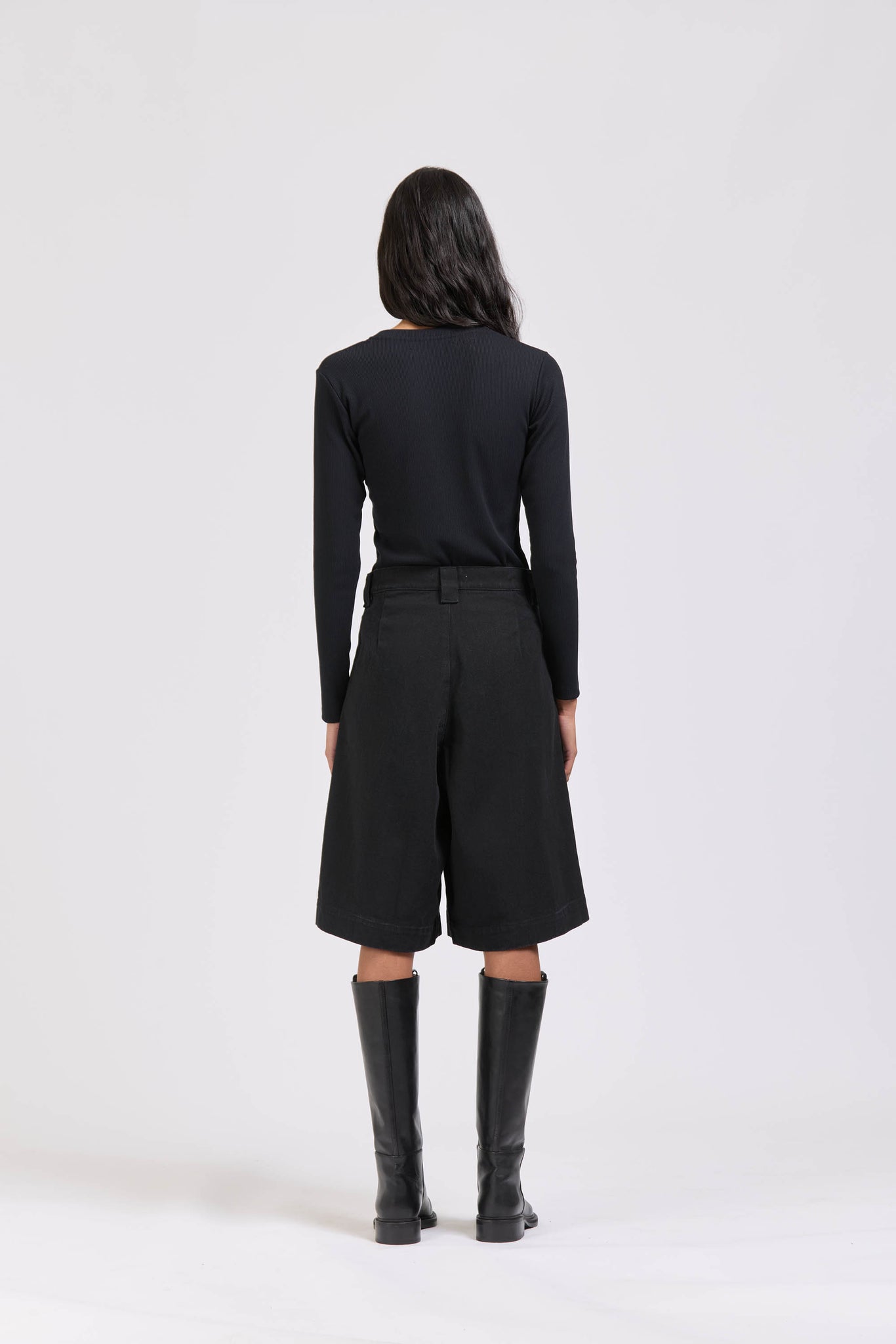 Port Short, Black Denim